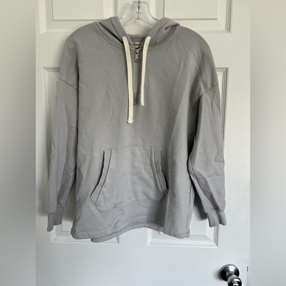 Medium madewell basic grey hoody.  Drawstring hood. Pullover.  Kangaroo pockets.